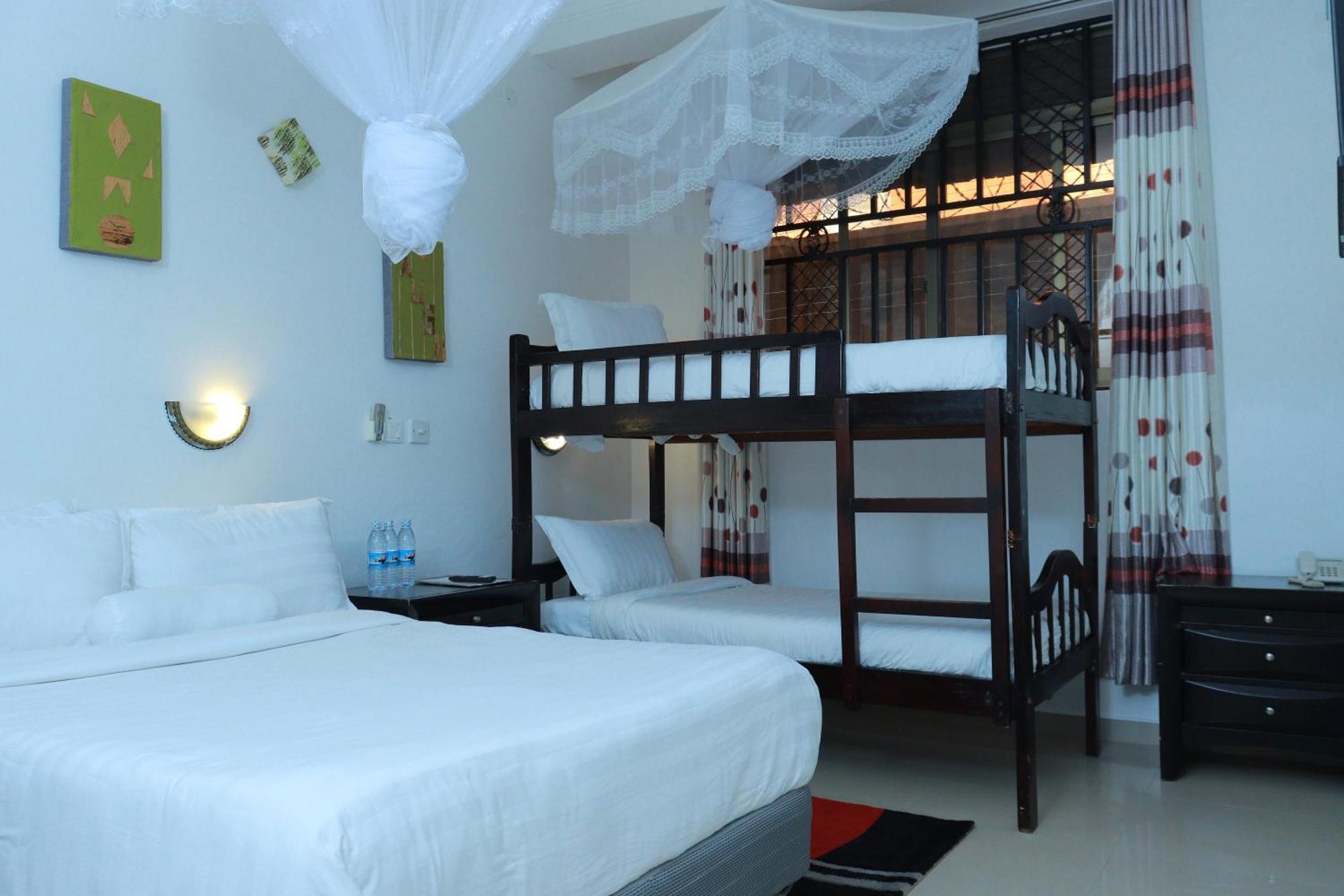 Mowicribs Hotel And Spa Entebbe Esterno foto