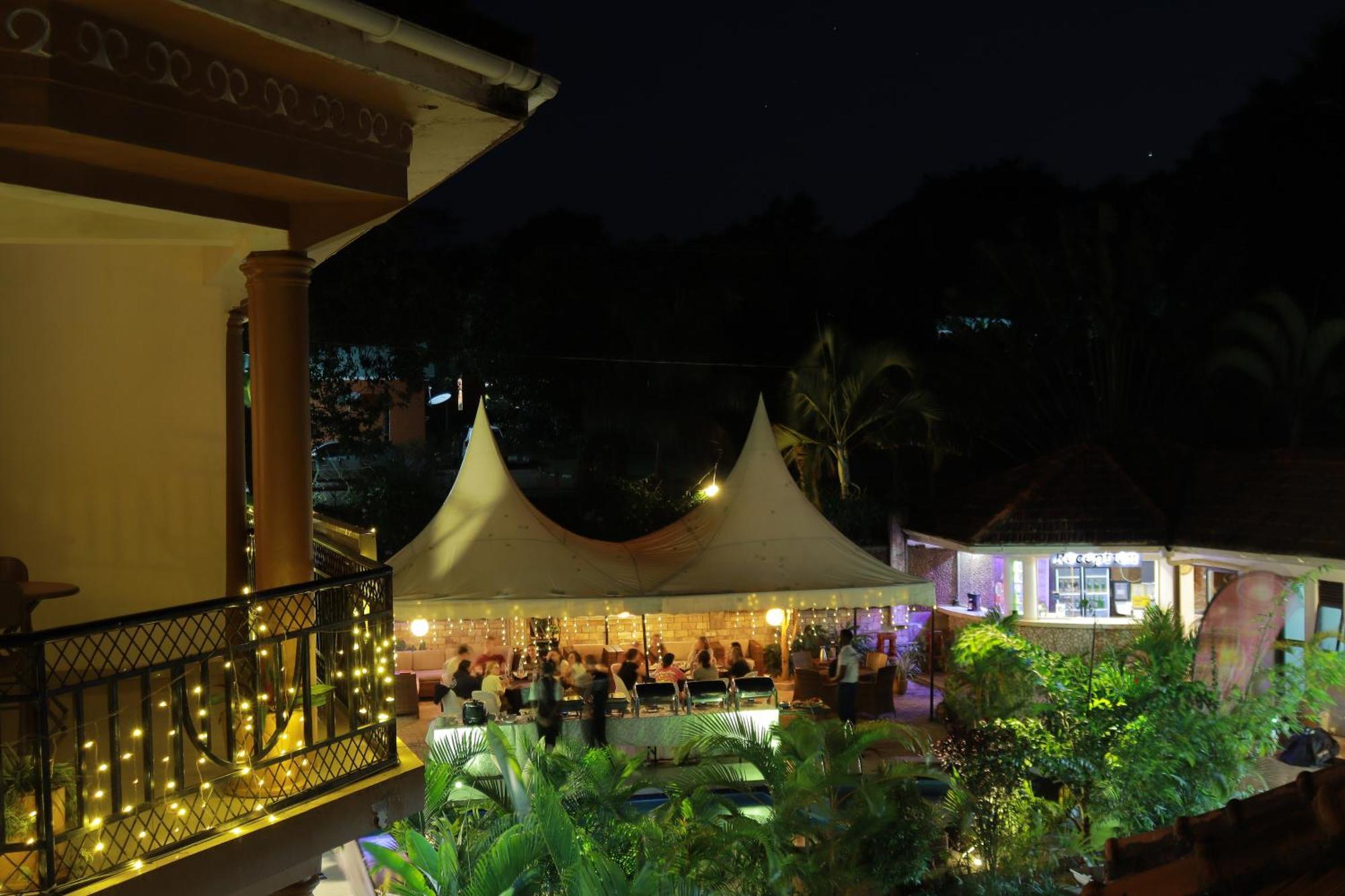 Mowicribs Hotel And Spa Entebbe Esterno foto