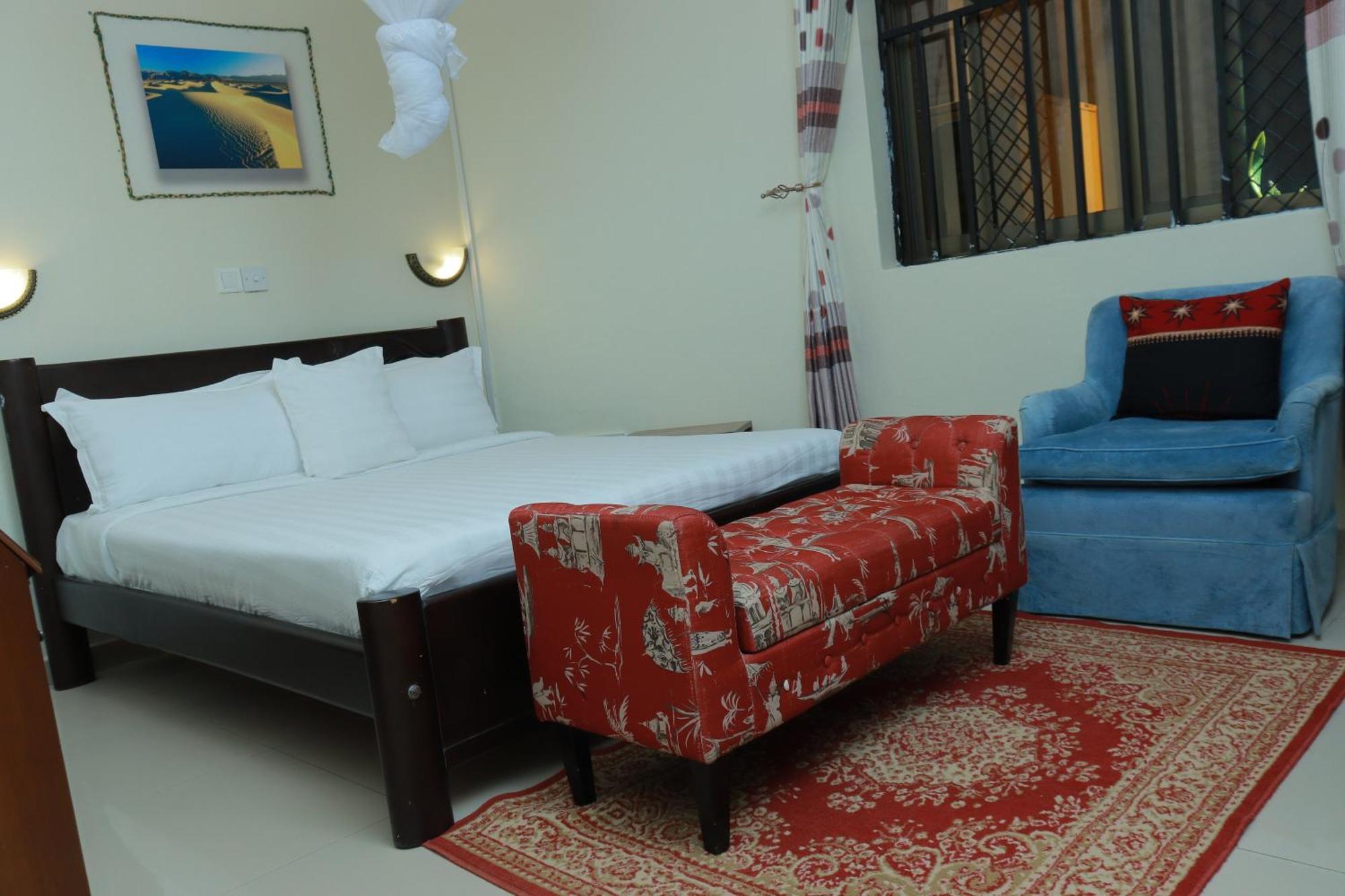 Mowicribs Hotel And Spa Entebbe Esterno foto