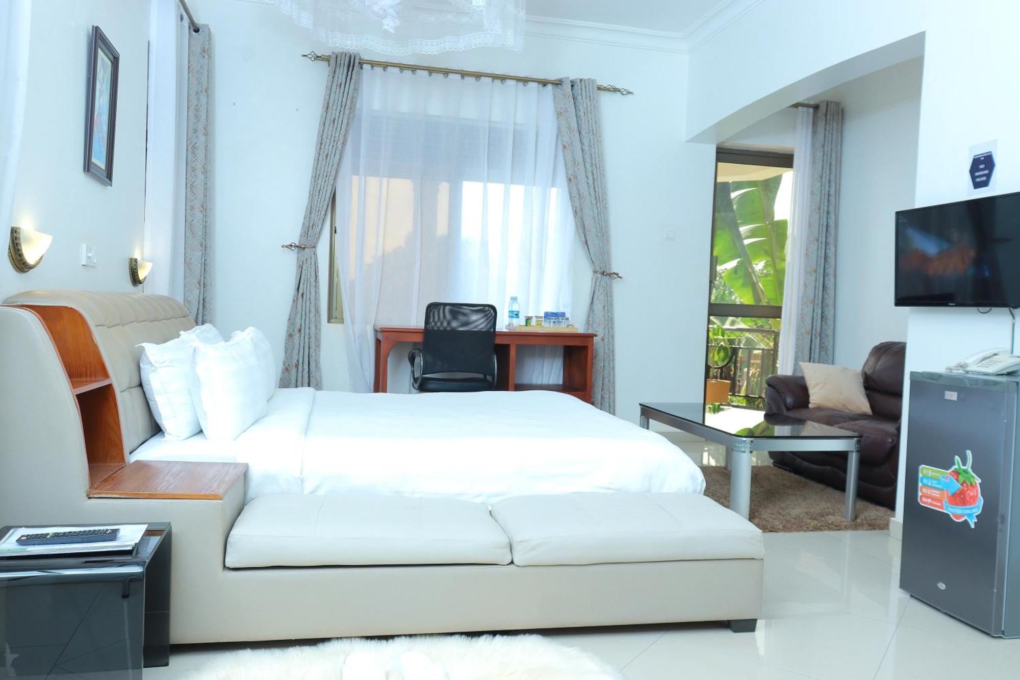 Mowicribs Hotel And Spa Entebbe Esterno foto