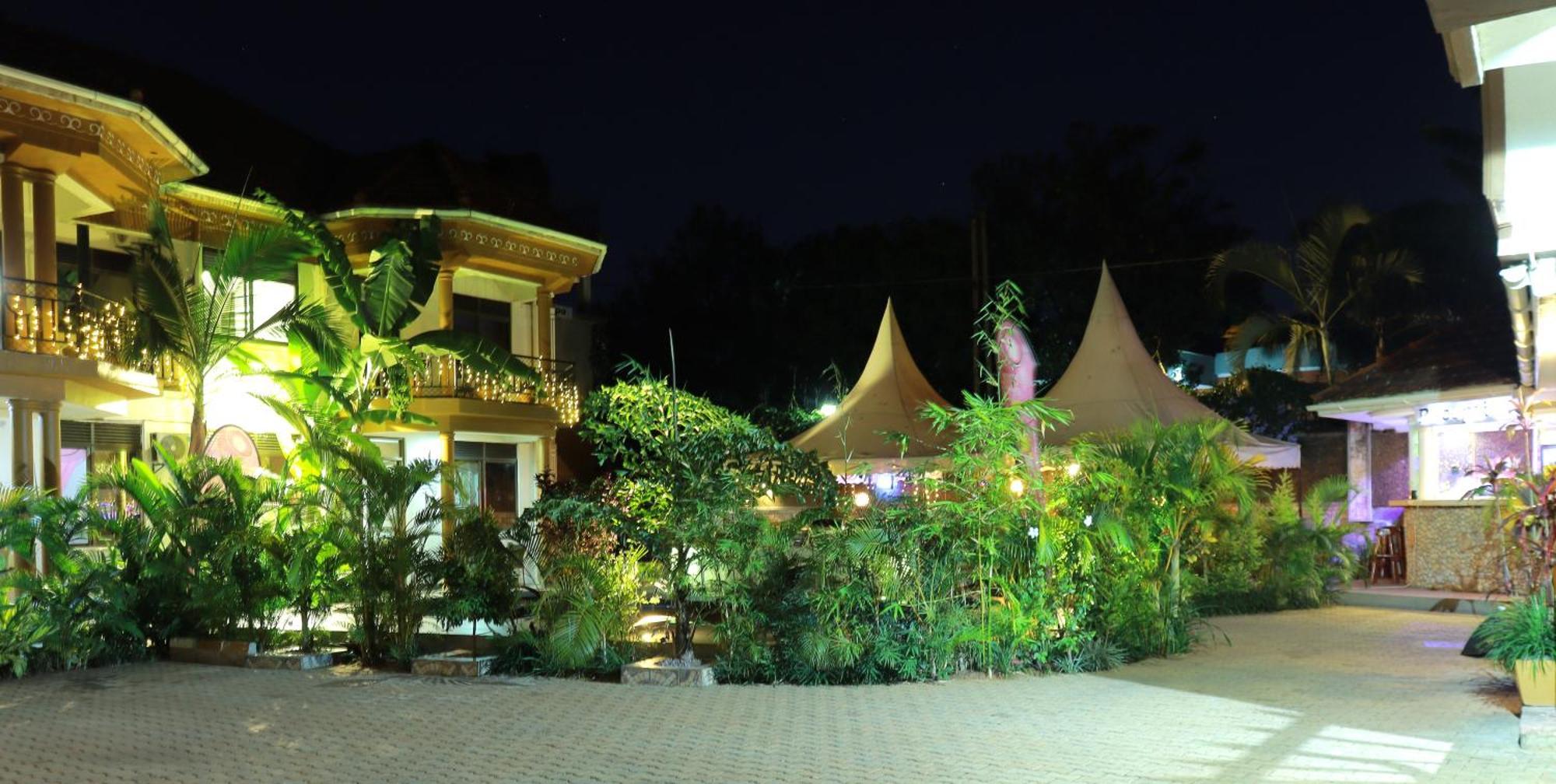 Mowicribs Hotel And Spa Entebbe Esterno foto