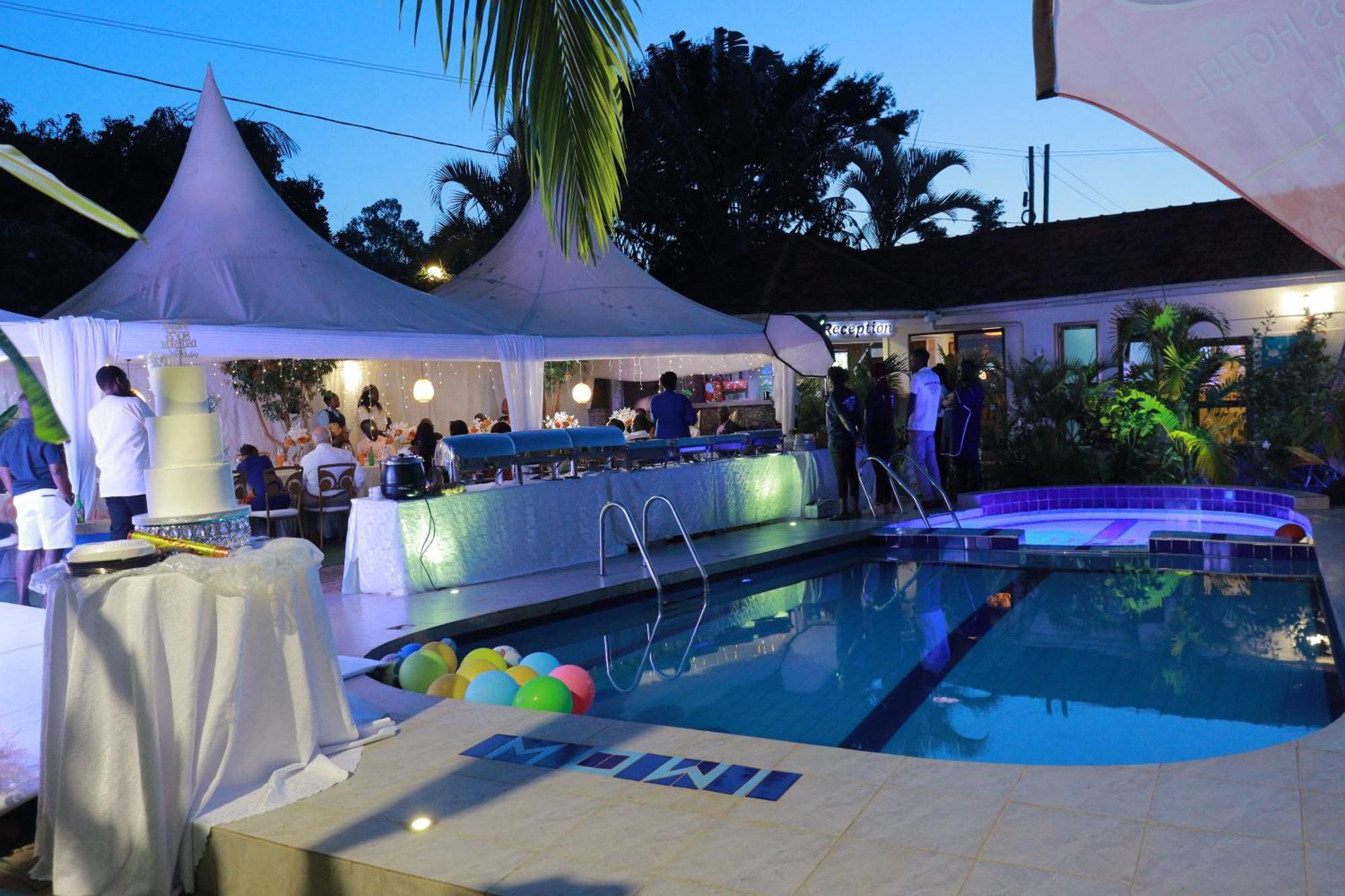 Mowicribs Hotel And Spa Entebbe Esterno foto