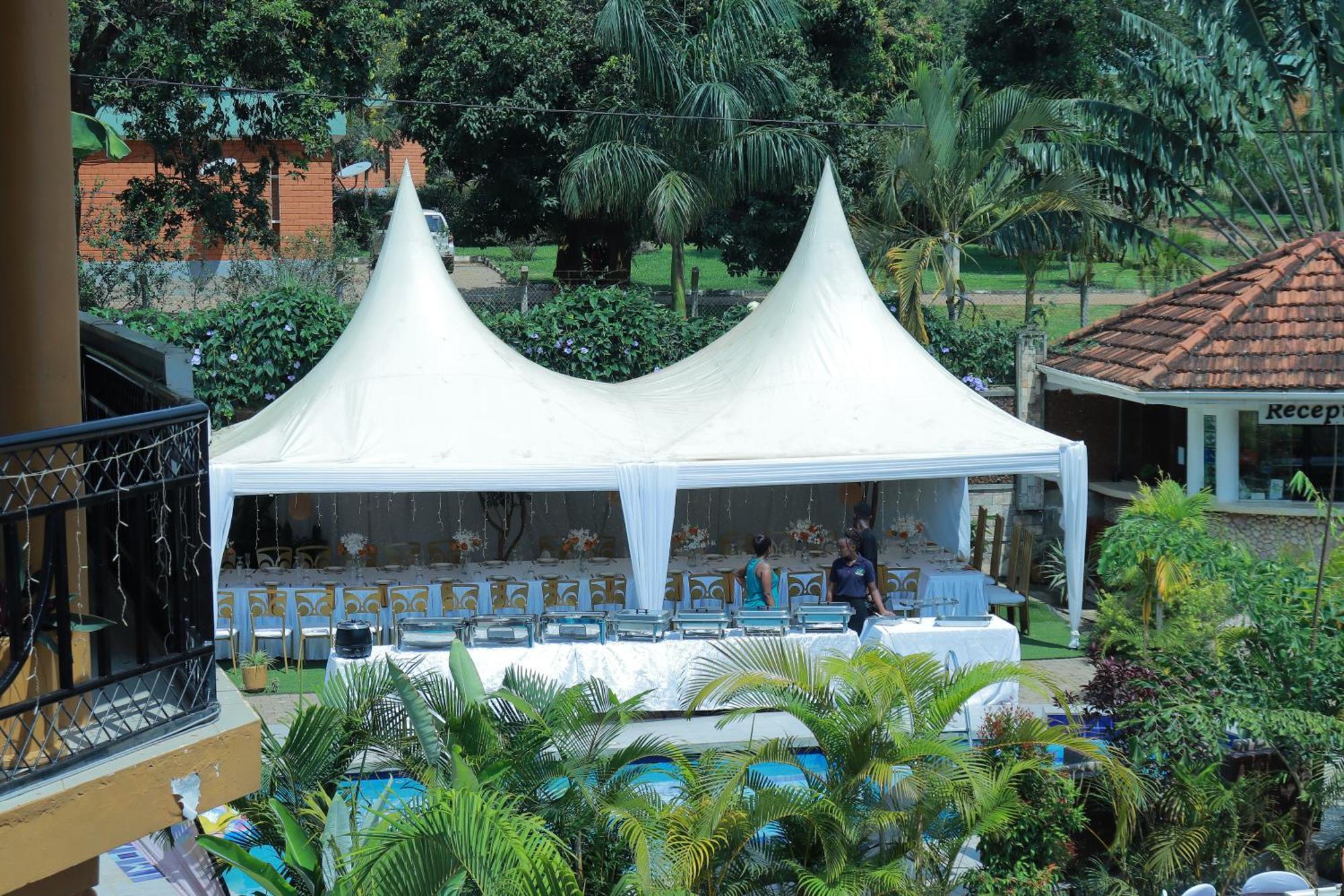 Mowicribs Hotel And Spa Entebbe Esterno foto