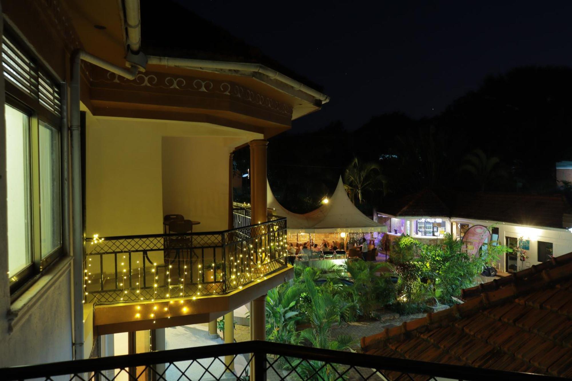 Mowicribs Hotel And Spa Entebbe Esterno foto
