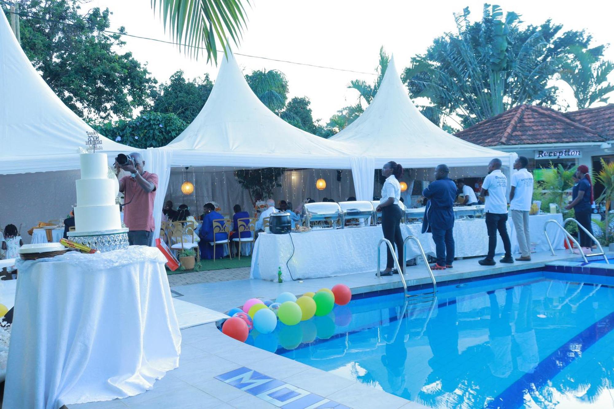 Mowicribs Hotel And Spa Entebbe Esterno foto