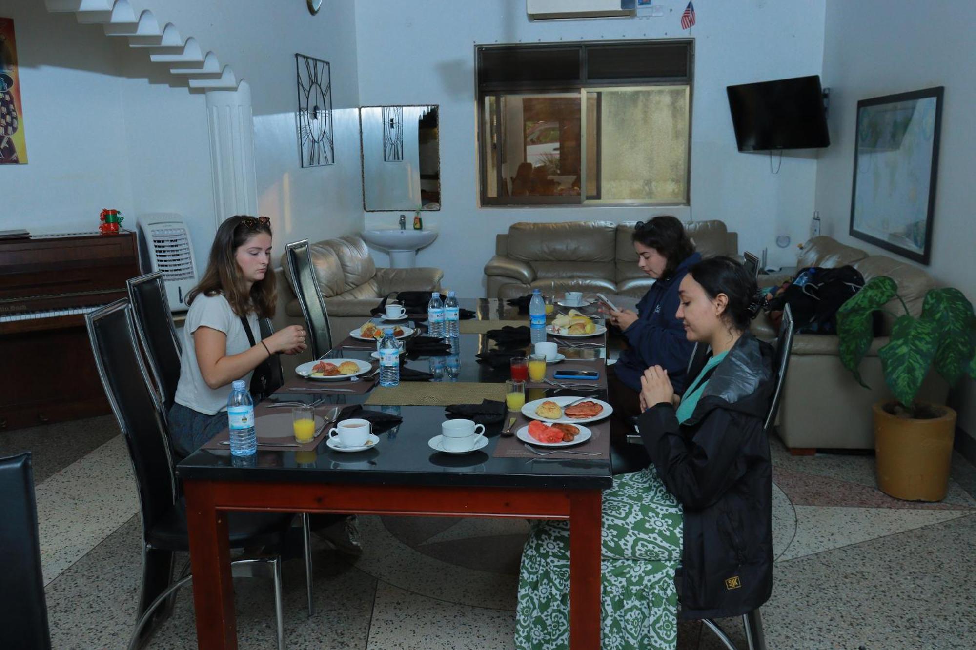 Mowicribs Hotel And Spa Entebbe Esterno foto