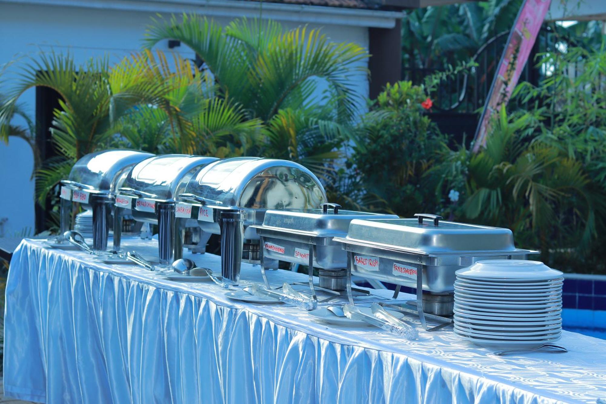 Mowicribs Hotel And Spa Entebbe Esterno foto