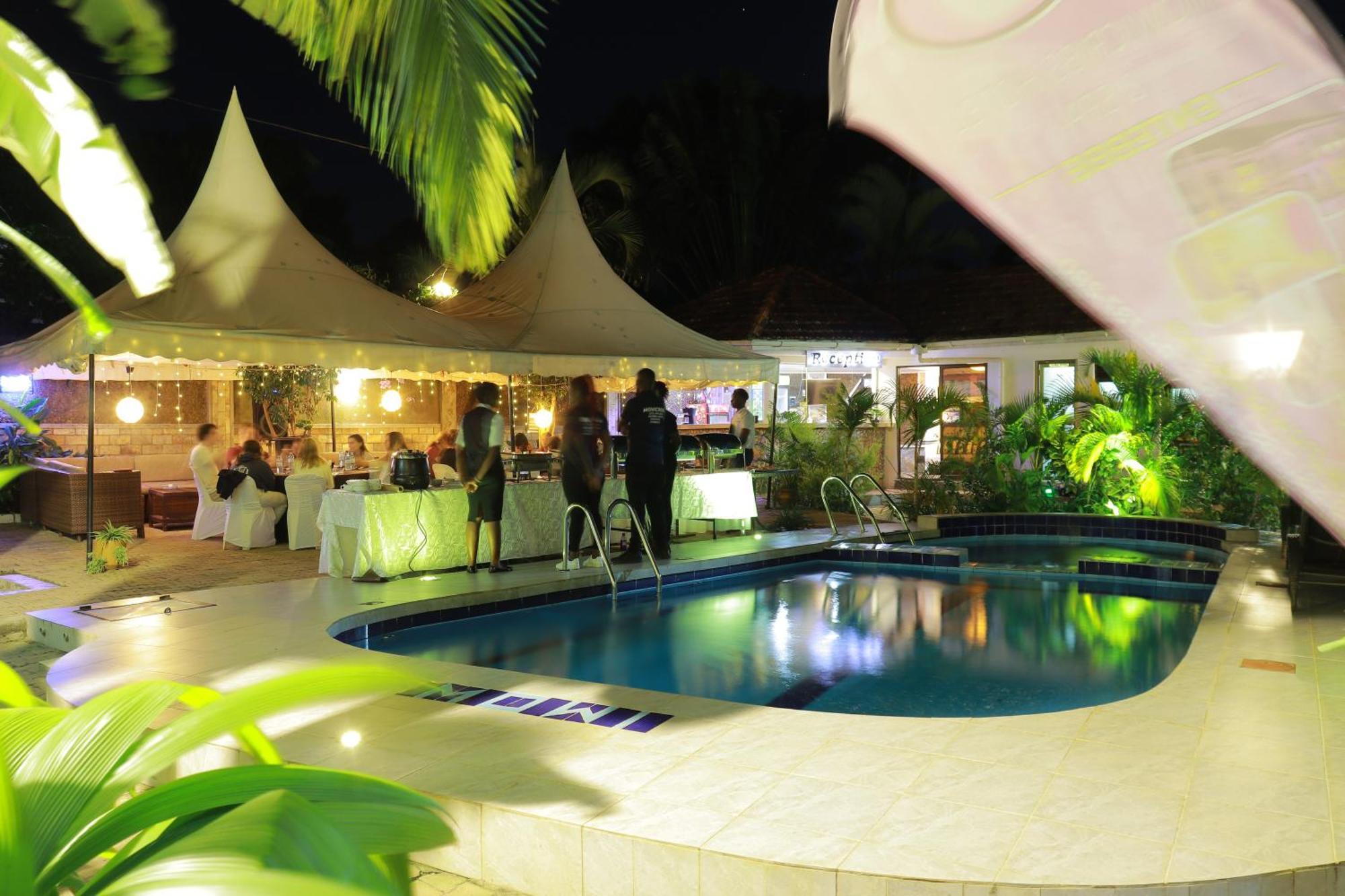 Mowicribs Hotel And Spa Entebbe Esterno foto