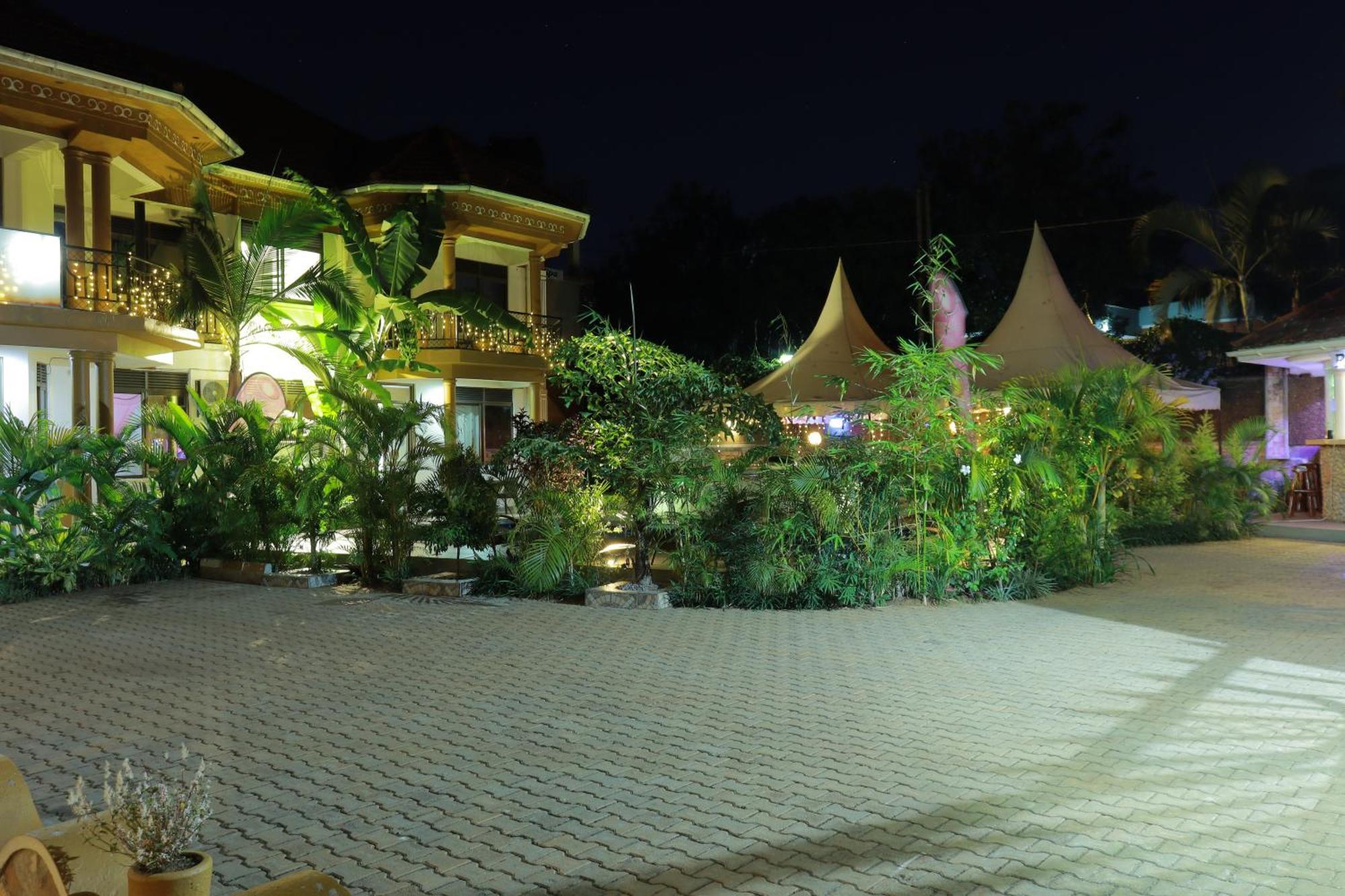 Mowicribs Hotel And Spa Entebbe Esterno foto