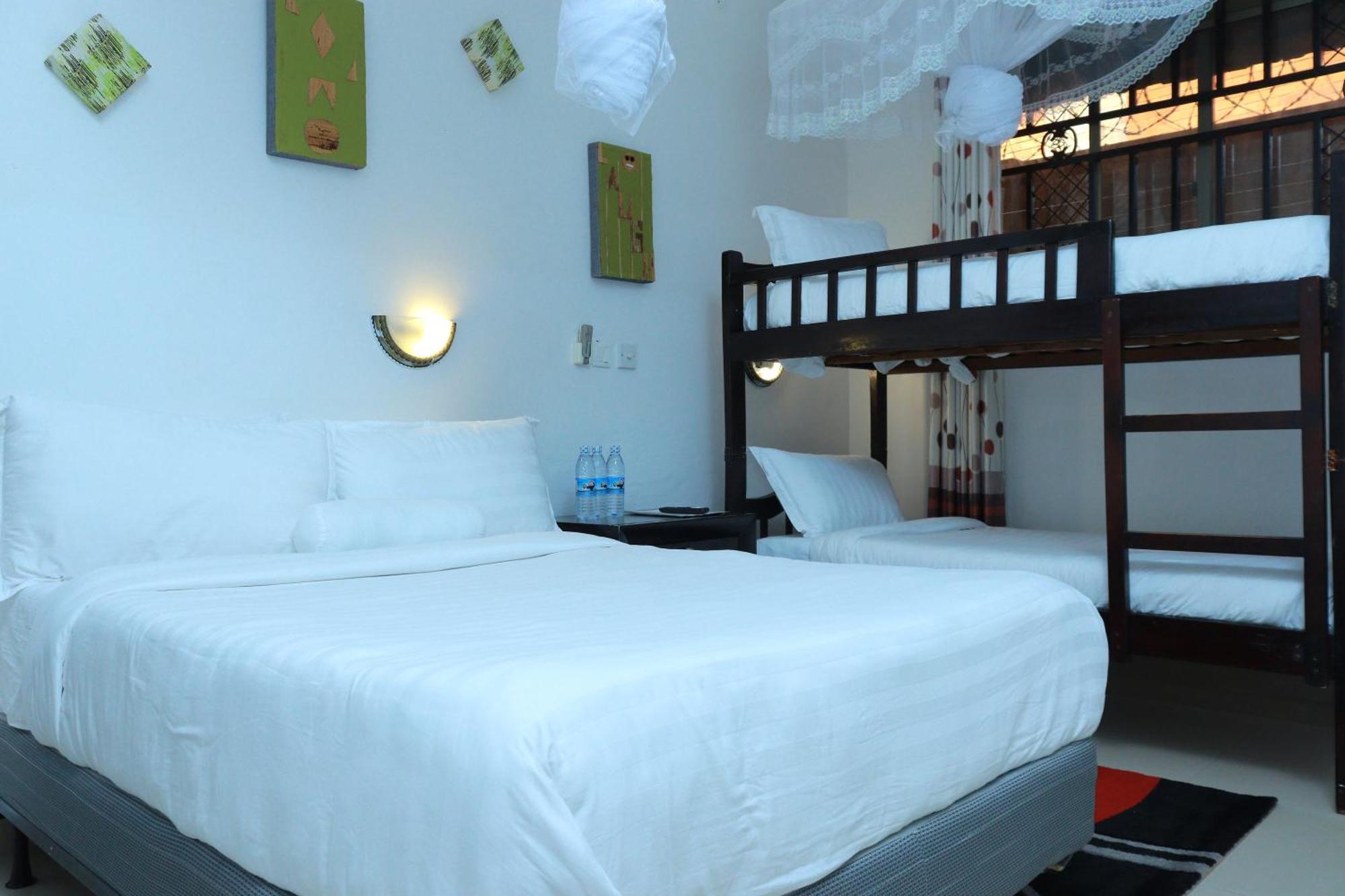 Mowicribs Hotel And Spa Entebbe Esterno foto