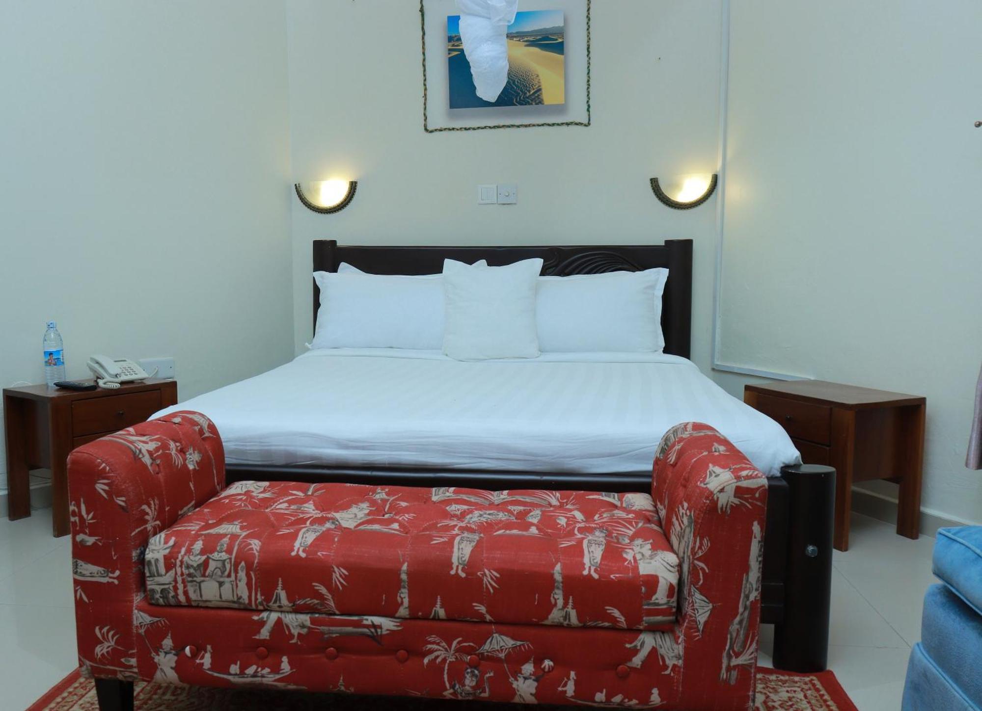 Mowicribs Hotel And Spa Entebbe Esterno foto
