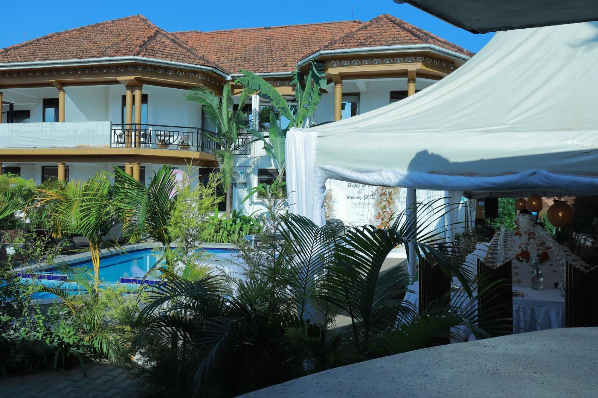 Mowicribs Hotel And Spa Entebbe Esterno foto