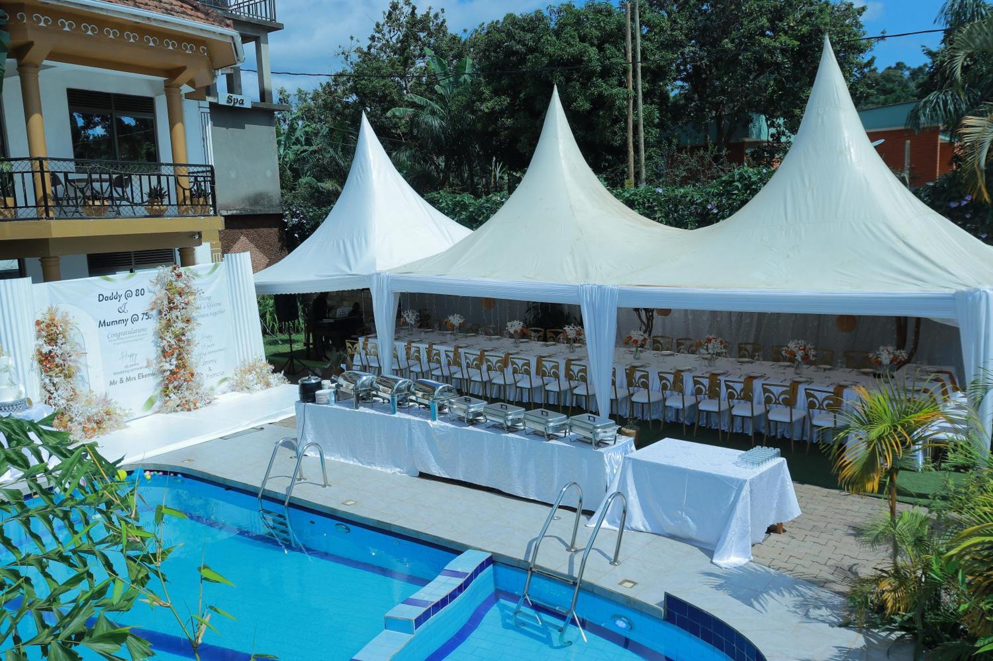 Mowicribs Hotel And Spa Entebbe Esterno foto