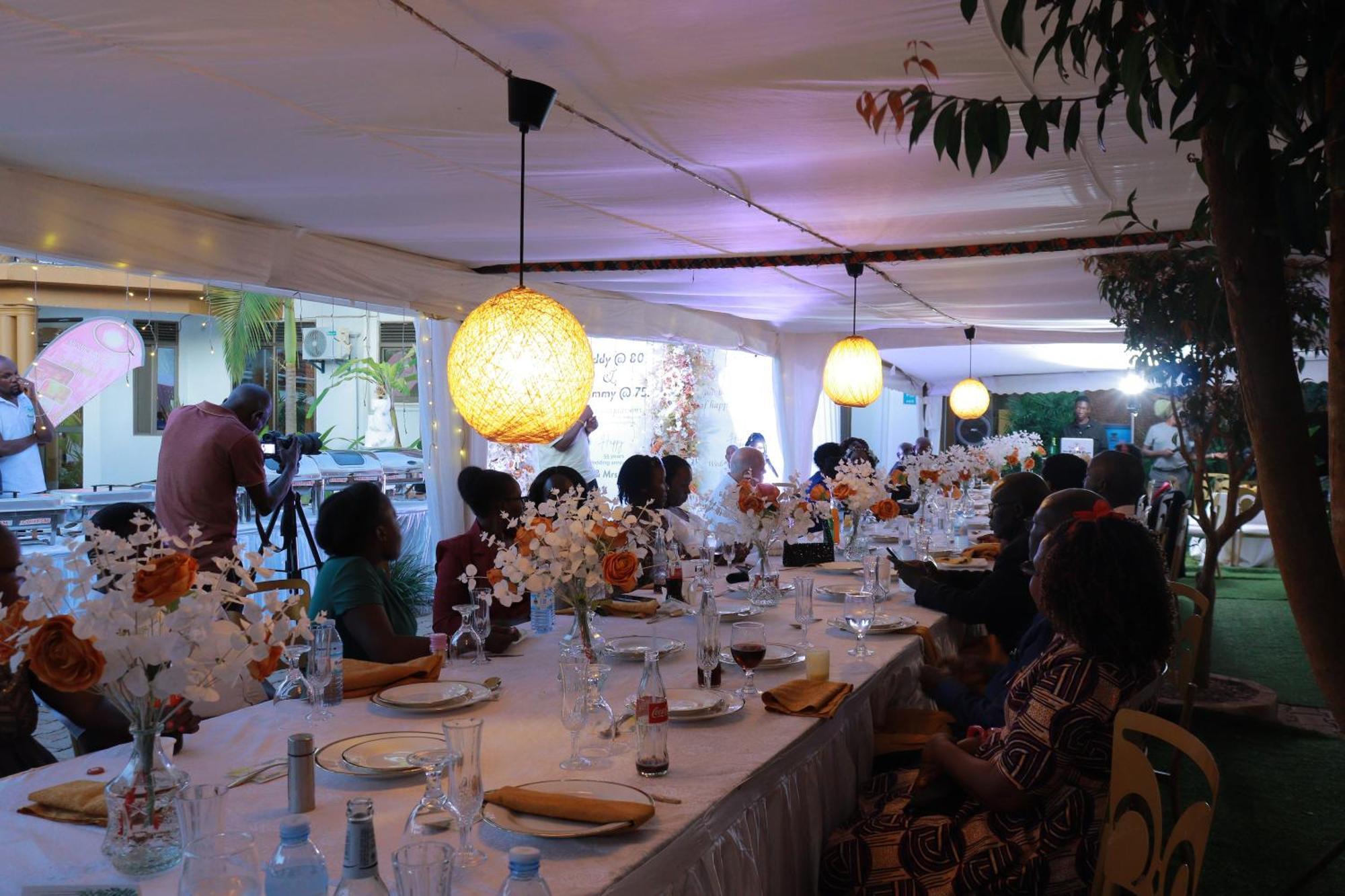 Mowicribs Hotel And Spa Entebbe Esterno foto