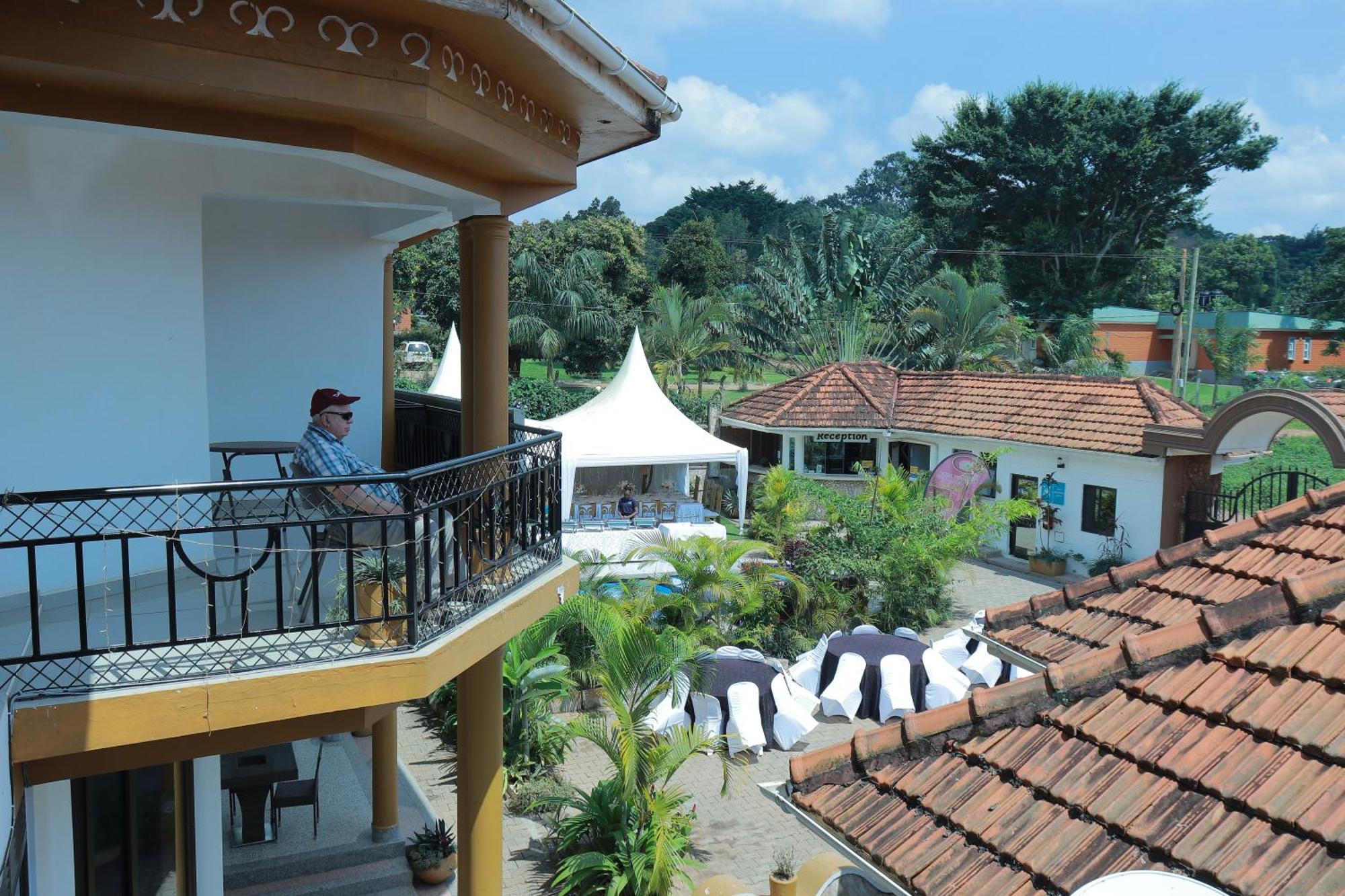 Mowicribs Hotel And Spa Entebbe Esterno foto
