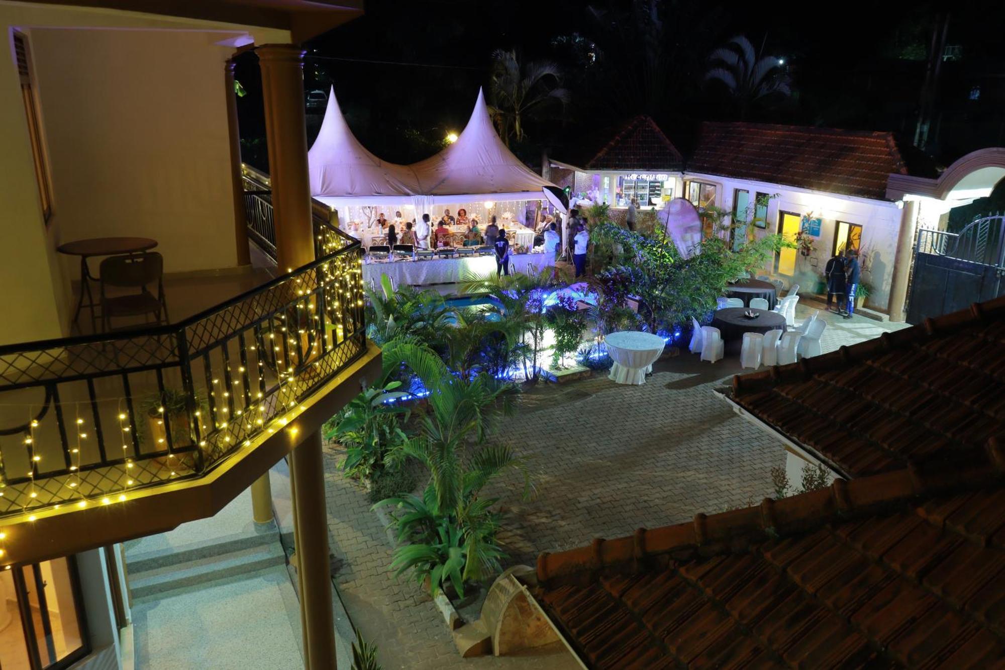 Mowicribs Hotel And Spa Entebbe Esterno foto